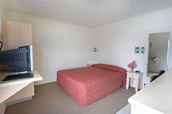 Nambour Lodge Motel 3*,